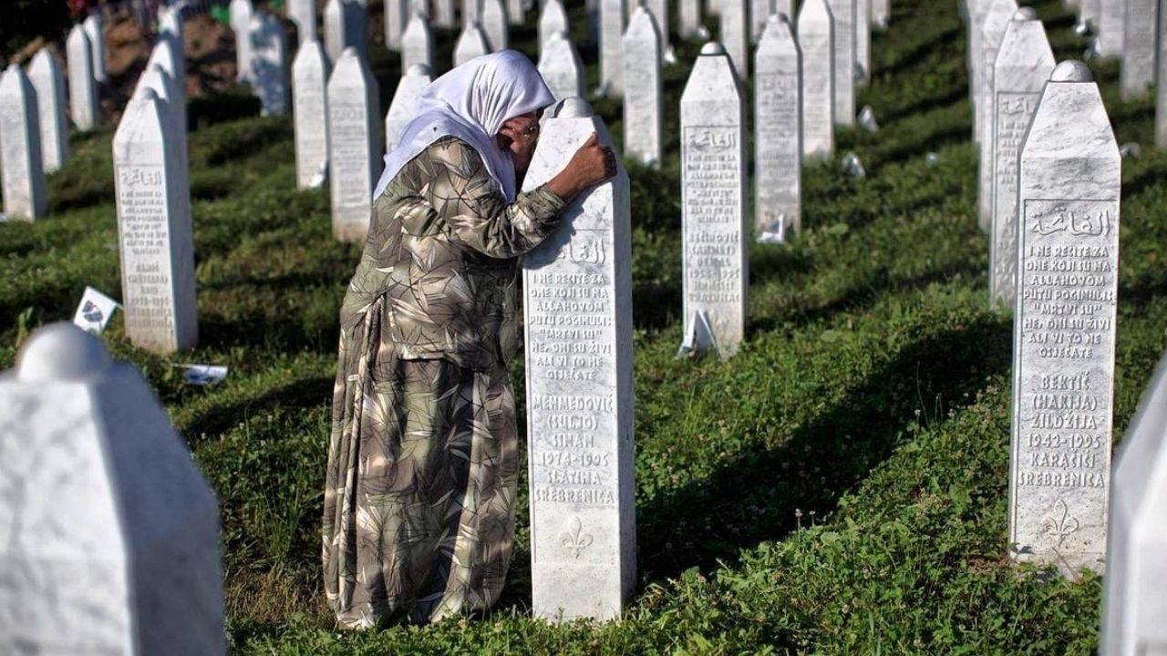 İnsanlık Tarihindeki En Karanlık Sayfalardan biri: Srebrenica Katliamı