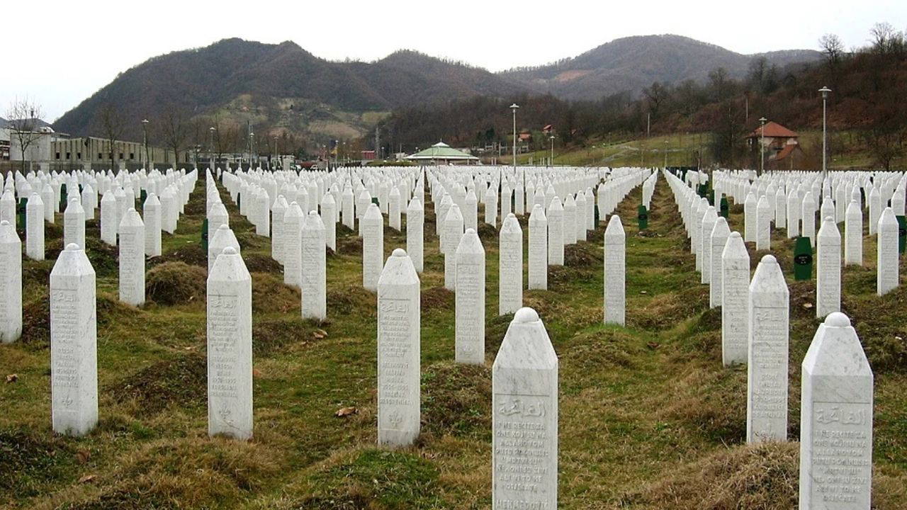 İnsanlık Tarihindeki En Karanlık Sayfalardan biri: Srebrenica Katliamı