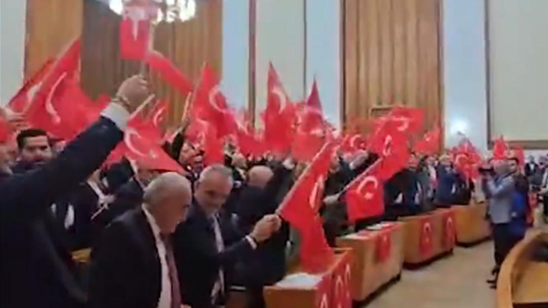 Meclis'te sloganlar yüzünden gerginlik artıyor! İYİ Parti'den çok sert tepki: 
