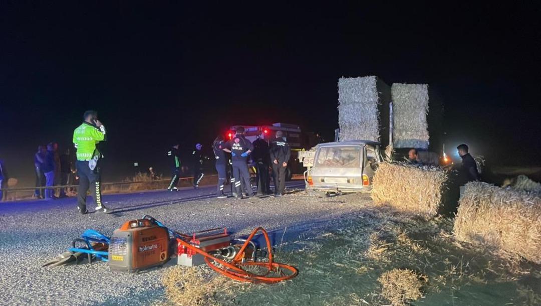 Karaman'da otomobil kamyona ok gibi çarptı: Karı-koca hayatını kaybetti.